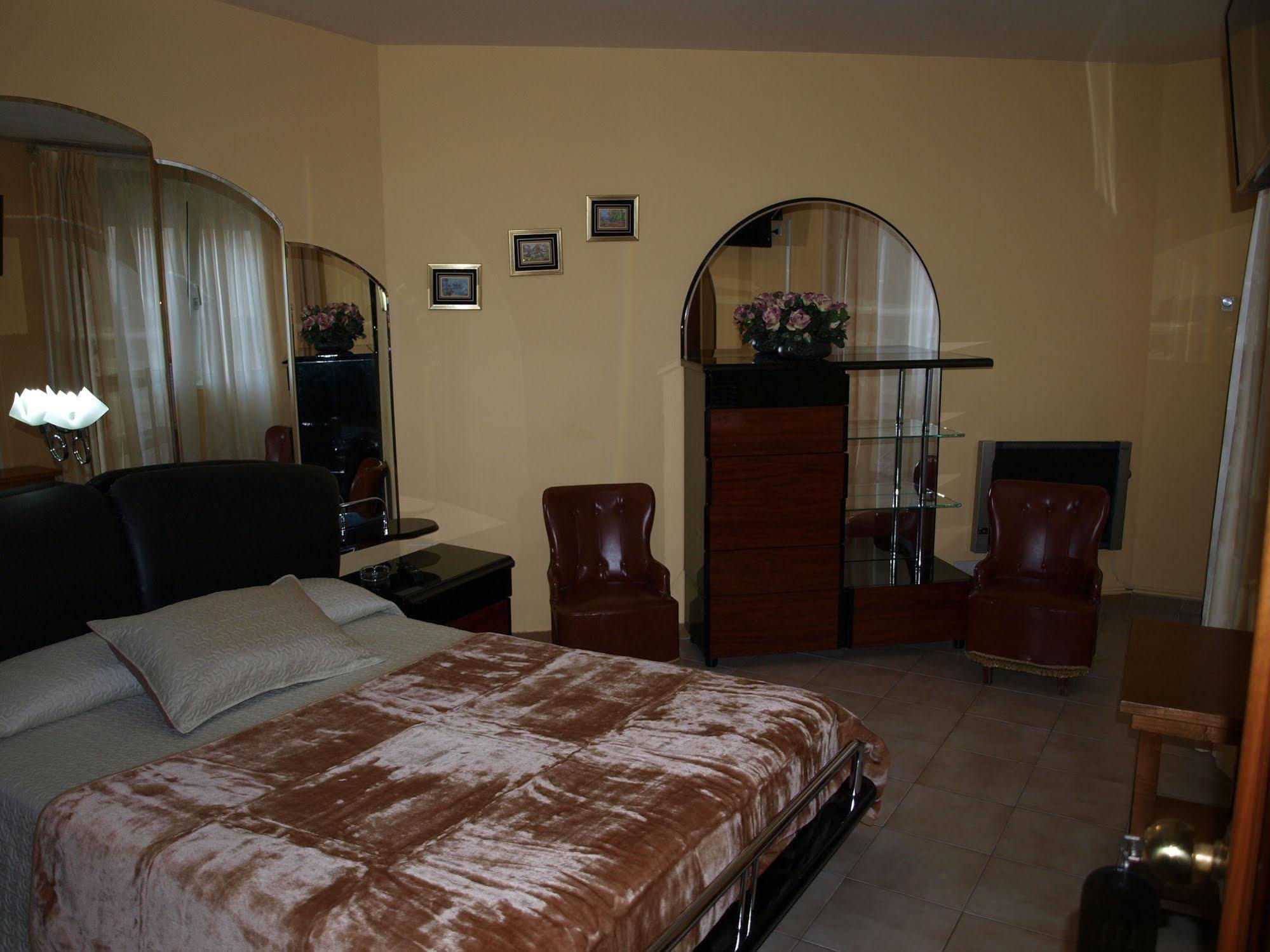 Hotel Francisco Javier โอโกรูญา ภายนอก รูปภาพ